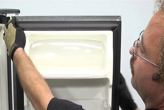 Перенавеска дверей холодильника в Протвино